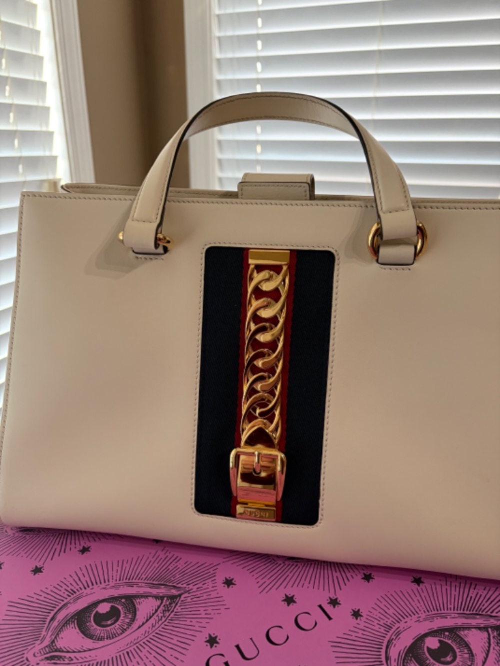 Gucci Handbag - Picture 4 of 7